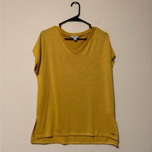 5/$55 !! 🔥 Orvis Yellow V-Neck Short Sleeve Top